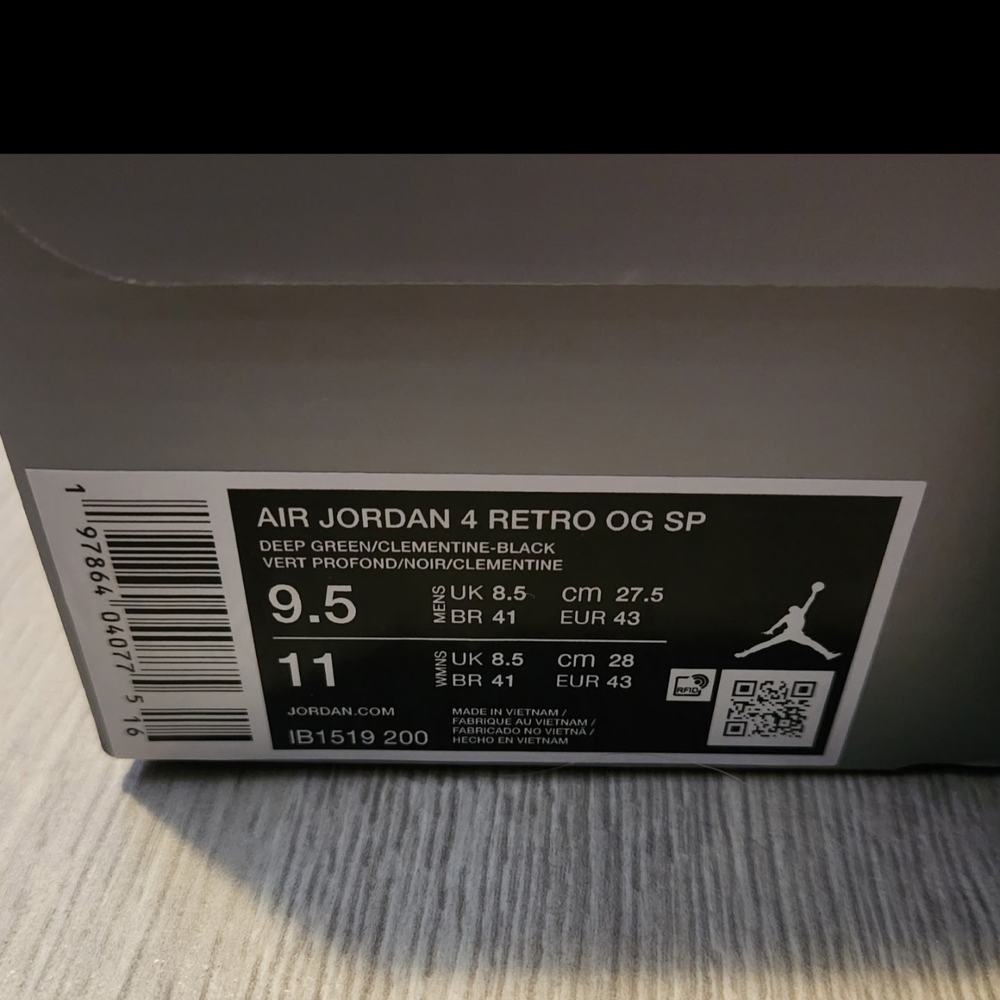 Jordan UNDEFEATED 4 - Picture 7 of 8